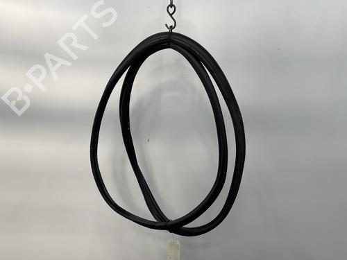 Used Rubber door seal TOYOTA YARIS (_P13_) 1.5 Hybrid (NHP130_, NHP130) (101 hp) 22415384
