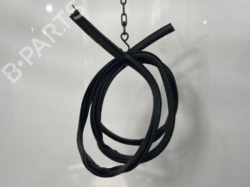 Used Rubber door seal JEEP GRAND CHEROKEE II (WJ, WG) 2.7 CRD 4x4 (163 hp) 21240092