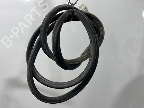 Used Rubber door seal Rubber door seal PEUGEOT 106 I (1A, 1C) 1.5 D (58 hp) 33725996 33725996