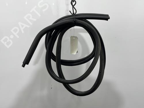 Used Rubber door seal RENAULT CLIO II (BB_, CB_) 1.2 16V (BB05, BB0W, BB11, BB27, BB2T, BB2U, BB2V, CB05,... (75 hp) 32396857