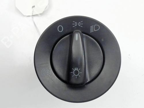 Używane Przełącznik świateł VW BORA Variant (1J6) 1.9 TDI (101 hp) 31355306