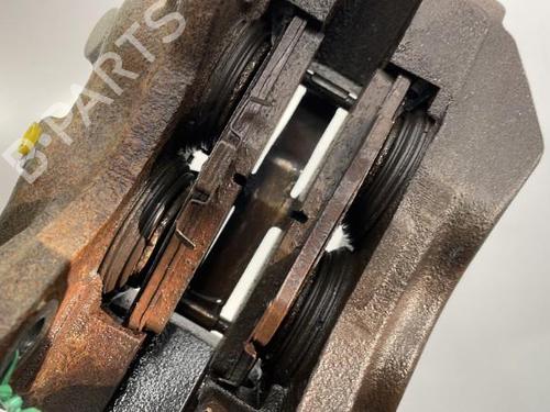 Used Left front brake caliper Left front brake caliper TOYOTA LAND CRUISER 90 (_J9_) 3.0 TD (KZJ90_, KZJ95_, KZJ90R, KZJ95R, KZJ90W, KZJ95W) (125 hp) 21240337 21240337
