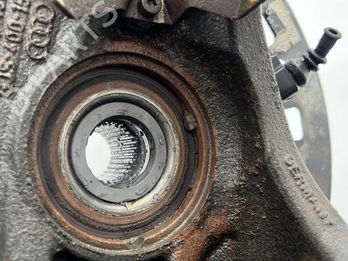 Used Right rear steering knuckle Right rear steering knuckle AUDI Q7 (4LB) 3.0 TDI quattro (233 hp) 33001899 33001899
