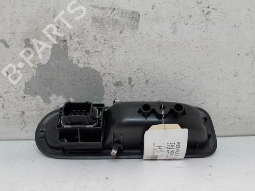 Used Right front window switch Right front window switch RENAULT TWINGO II (CN0_) [2007-2026] 25268341 25268341