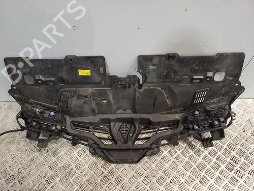 Grille RENAULT CLIO IV (BH_) 1.5 dCi 90 | BP22299953C40 
