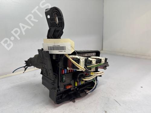 Used Fuse box Fuse box 37635058 37635058