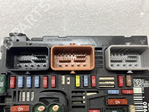 Fuse box PEUGEOT 407 (6D_) 1.6 HDi 110 (6D9HZC, 6D9HYC) | BP32241264E1