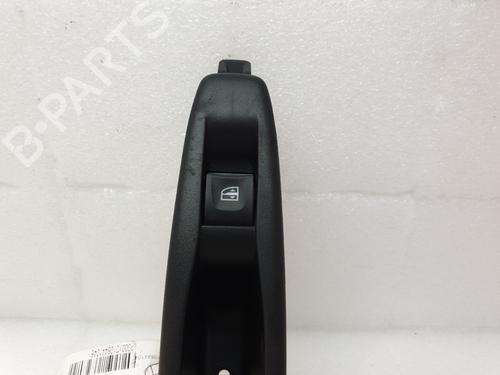 Used Right rear window switch Right rear window switch RENAULT CLIO IV (BH_) 1.2 TCe 120 (BHAU) (118 hp) 26296846 26296846