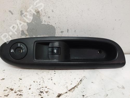 Høyre Foran elrute bryter RENAULT CLIO II (BB_, CB_) 1.2 (BB0A, BB0F, BB10, BB1K, BB28, BB2D, BB2H, CB0A,... (58 hp) 20381505
