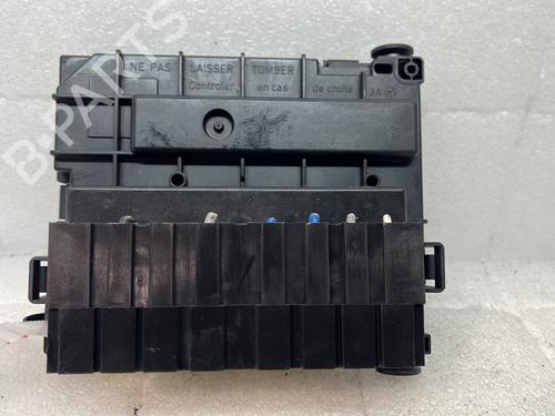 Used Fuse box PEUGEOT 407 (6D_) 1.6 HDi 110 (6D9HZC, 6D9HYC) (109 hp) 32241264