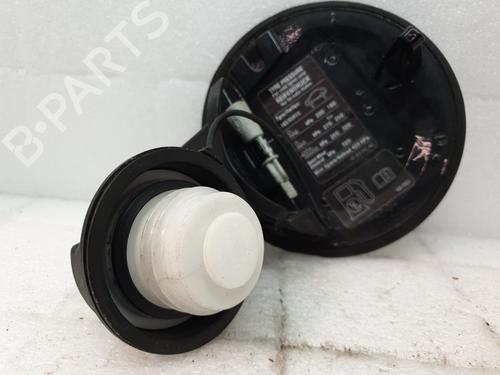 Klapa wlewu paliwa OPEL CORSA D (S07) 1.4 (L08, L68) | BP26583828C131 