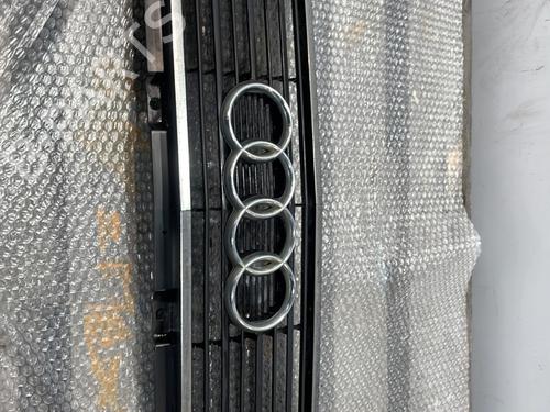 Used Grille AUDI 100 C3 Saloon (443, 444) 2.0 (115 hp) 30726033