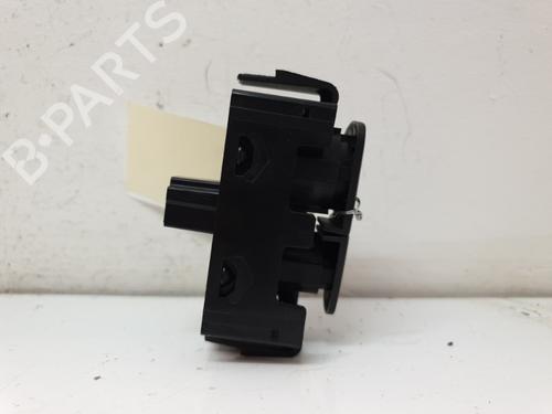Used Warning switch Warning switch DACIA SANDERO II 1.5 dCi 75 / Blue dCi 75 (B8JW, B8M4, B8AH, B8M7, B8M6) (75 hp) 20377831 20377831