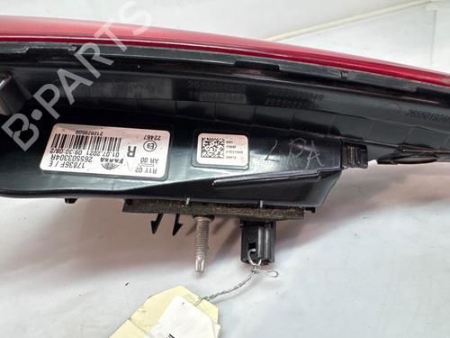 farolim-direito-da-mala-renault-clio-v-b7_-2019-37635014 main image
