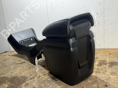 Used Armrest / Center console VOLVO V40 Cross Country (526) D2 (120 hp) 21834860
