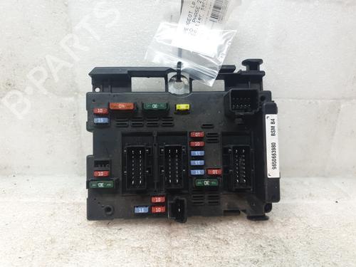 Boîte à Fusibles PEUGEOT 206 Hatchback (2A/C) 1.4 HDi eco 70 (68 hp) 30725904