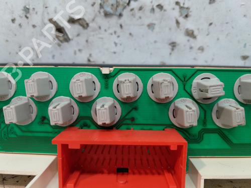 Used Display monitor Display monitor PEUGEOT 2008 I (CU_) 1.2 THP 110 / PureTech 110 (110 hp) 20384571 20384571