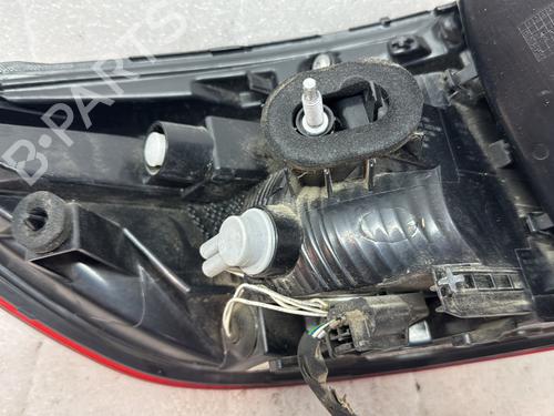 Used Right taillight Right taillight RENAULT CLIO V (B7_) 1.0 TCe 90 (B7MT) (91 hp) 33432977 33432977