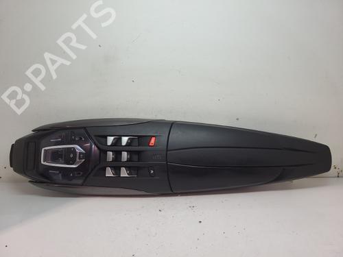 Używane Lampa oświetlenia wnętrza CITROËN DS5 2.0 HDi 200 Hybrid4 All-wheel Drive (200 hp) 20377544