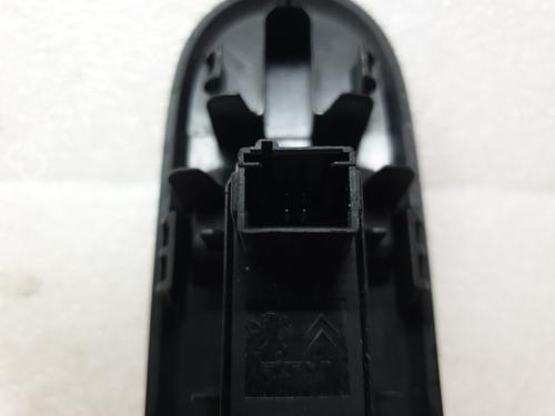 Used Right front window switch Right front window switch PEUGEOT 5008 (0U_, 0E_) 1.6 HDi (112 hp) 22357241 22357241