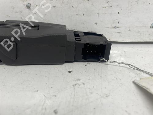 Used Switch Switch RENAULT TWINGO II (CN0_) 1.2 16V (CN04, CN0B) (75 hp) 20372213 20372213