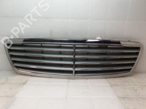 Used Grille MERCEDES-BENZ C-CLASS (W203) C 200 CDI (203.004) (116 hp) 25907988
