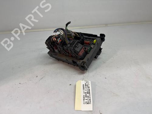 Used Fuse box Fuse box 38032279 38032279