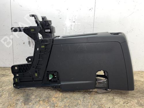 Used Armrest / Center console PEUGEOT 5008 (0U_, 0E_) 1.6 HDi (112 hp) 20379599