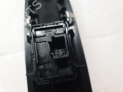 Used Right front window switch Right front window switch RENAULT SCÉNIC III (JZ0/1_) 1.5 dCi (JZ02, JZ0R) (95 hp) 32088907 32088907
