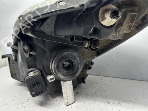 Right headlight TOYOTA YARIS (_P9_) 1.4 D-4D (NLP90_, NLP90R) | BP28283369C29 