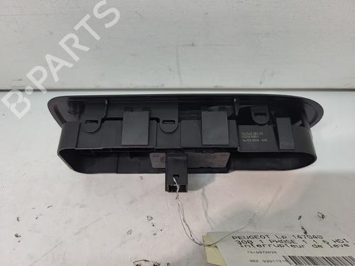 Used Right front window switch Right front window switch PEUGEOT 308 I (4A_, 4C_) 1.6 HDi (90 hp) 20377577 20377577