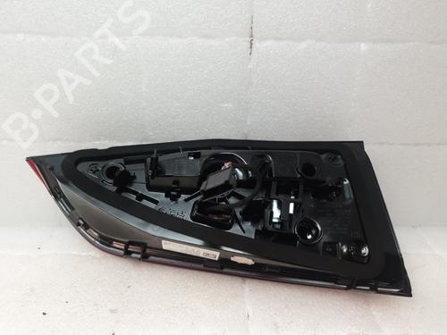 right-tailgate-light-bmw-2-active-tourer-u06-2021-32044989 main image