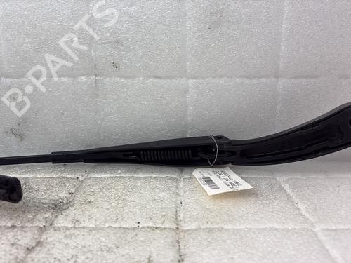 Used Front windshield wiper arm Front windshield wiper arm 33038899 33038899