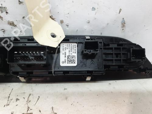 Used Left front window switch Left front window switch PEUGEOT 208 II (UB_, UP_, UW_, UJ_) 1.2 PureTech 100 (101 hp) 20377854 20377854