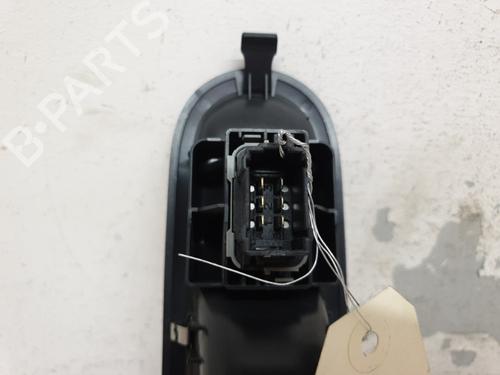 Used Right front window switch Right front window switch RENAULT CLIO III (BR0/1, CR0/1) 1.2 16V (BR02, BR0J, BR11, CR02, CR0J, CR11) (75 hp) 20374458 20374458