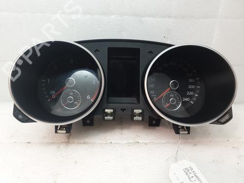 Used Instrument cluster VW GOLF VI (5K1) 1.6 TDI (105 hp) 26564430