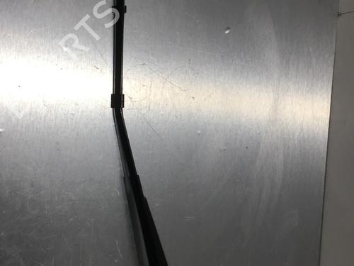 Front windshield wiper arm PEUGEOT 5008 II (MC_, MJ_, MR_, M4_) 1.2 Hybrid 136 (MRHPYC) | BP22582958C143 