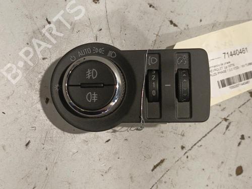Used Headlight switch CHEVROLET CRUZE (J300) 2.0 CDI (163 hp) 22576650