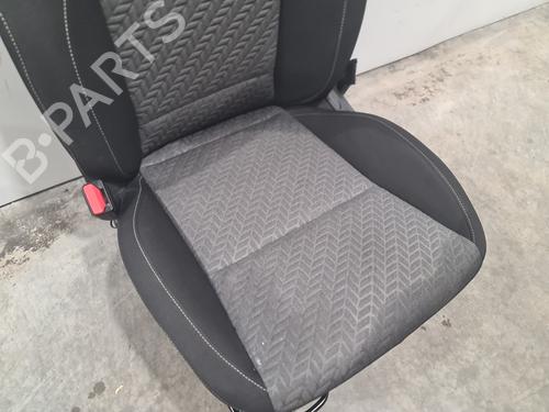 left-front-seat-renault-clio-v-b7_-2019-37747879 main image