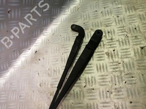 Used Front windshield wiper arm RENAULT TWINGO I (C06_) 1.2 16V (C06C, C06D, C06K) (75 hp) 22575734