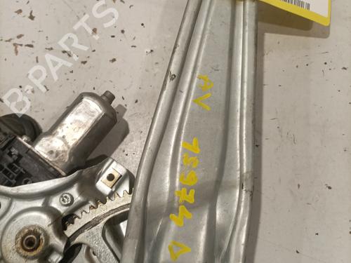 Used Rear right window mechanism Rear right window mechanism TOYOTA YARIS (_P13_) 1.5 Hybrid (NHP130_, NHP130) (101 hp) 23781979 23781979