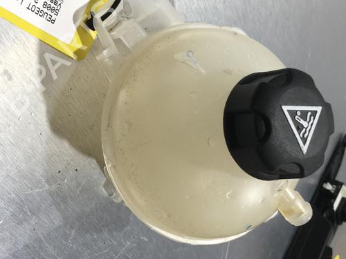Used Expansion tank PEUGEOT 5008 II (MC_, MJ_, MR_, M4_) 1.2 Hybrid 136 (MRHPYC) (136 hp) 22582946