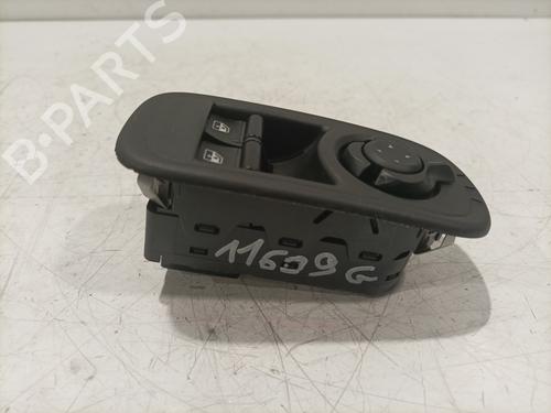 Used Left front window switch Left front window switch FIAT 500e (332_) Elektro (FA1) (95 hp) 31830115 31830115