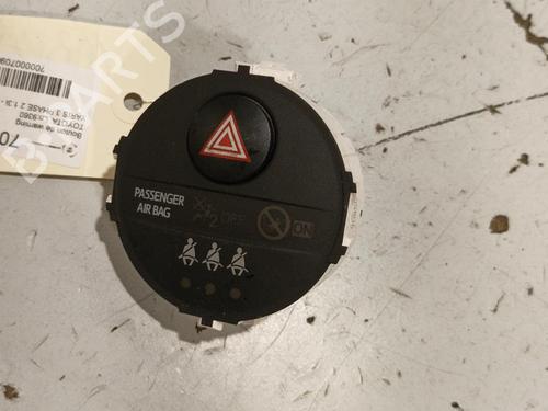 Used Warning switch Warning switch TOYOTA YARIS (_P13_) 1.3 (NSP130_, NSP130) (99 hp) 22576721 22576721