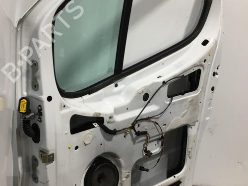 Right front door NISSAN PRIMASTAR Van (X83) 2.0 dCi 90 | BP25158319C3 