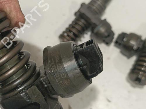 Injector VW GOLF V (1K1) 1.9 TDI | BP22582335M100 