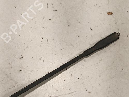 Used Front windshield wiper arm BMW 1 (E81) 118 d (143 hp) 22570546