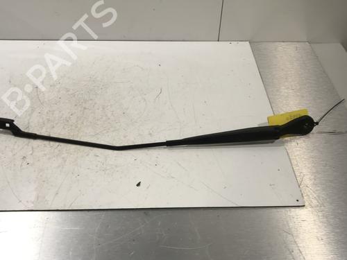 Used Front windshield wiper arm BMW 2 Gran Tourer (F46) 218 d (150 hp) 28429168