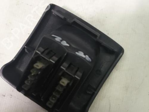 Used Switch RENAULT MEGANE I Coach (DA0/1_) 1.9 dCi (DA05, DA1F) (102 hp) 22571303