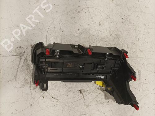 climate-control-toyota-yaris-_p21_-_pa1_-_ph1_-2020-37747944 main image